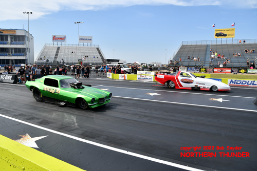 Tim Cullinan - 'Irish Car Bomb' (near lane) vs 
Jeff Cameron - 'Jake's Speed Shop' (far lane)